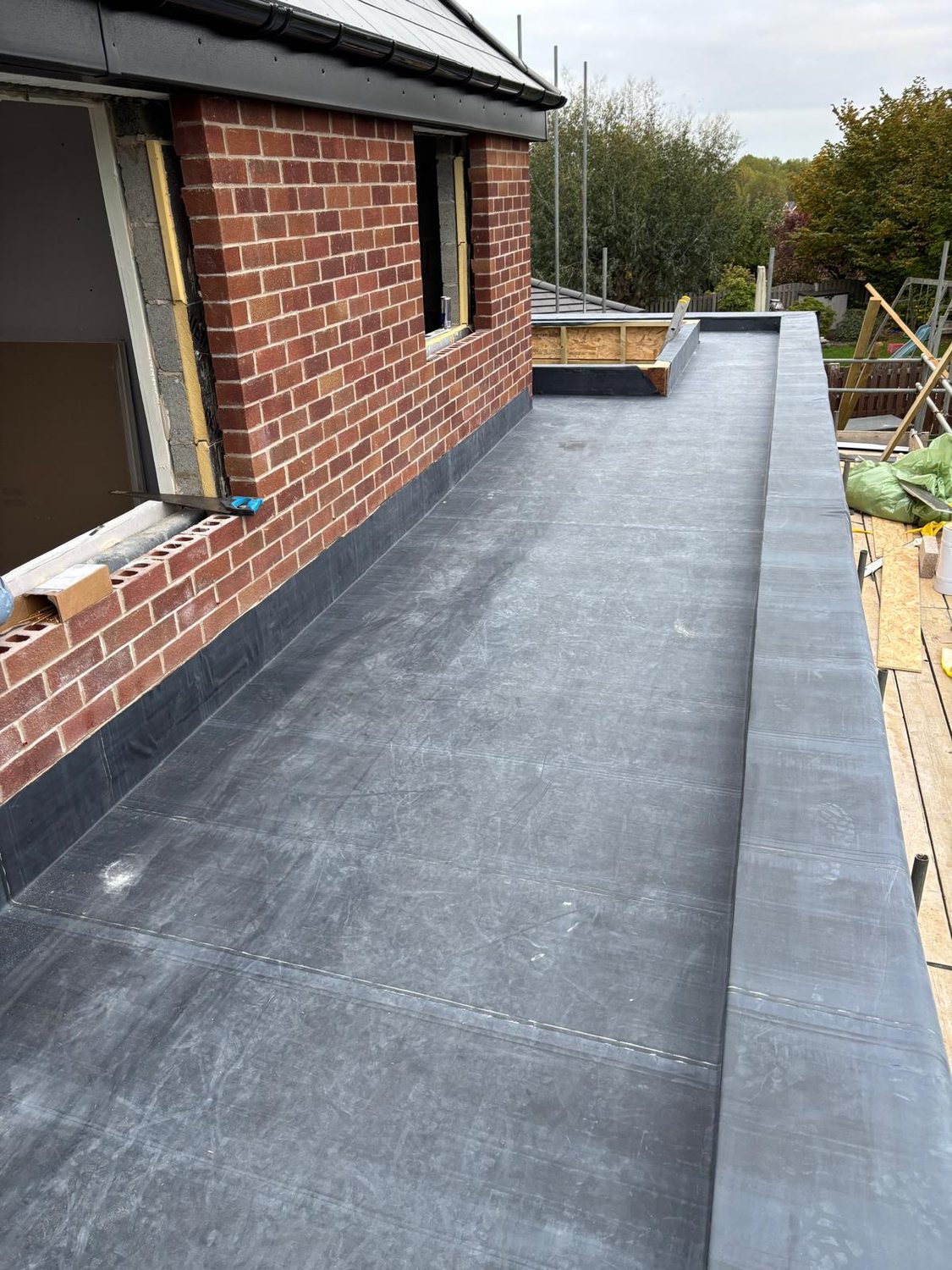 Finished rubber flat roof on an extension with neat edge trims